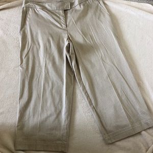 Izod Golf Striped Pattern Capri Stretch Pants